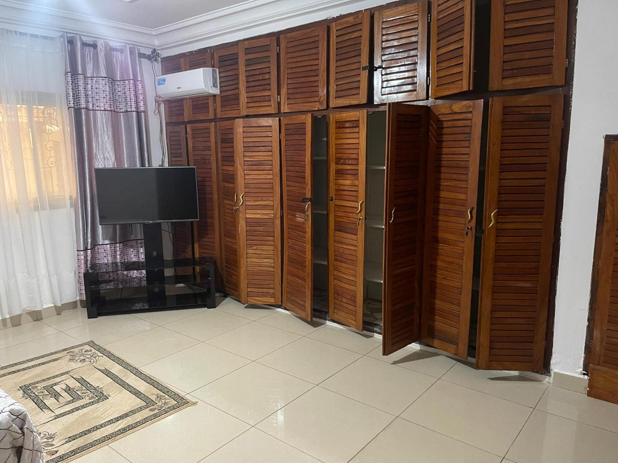 途搭利亚公寓 Yaoundé 外观 照片