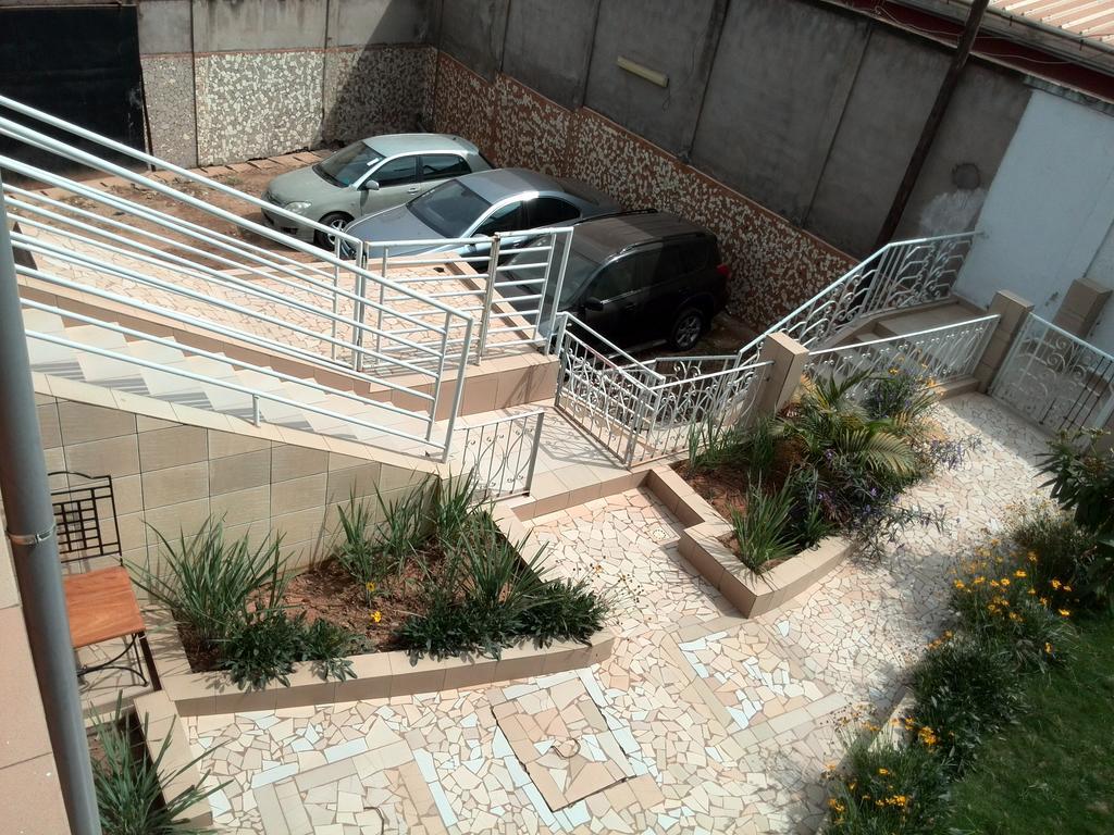 途搭利亚公寓 Yaoundé 外观 照片