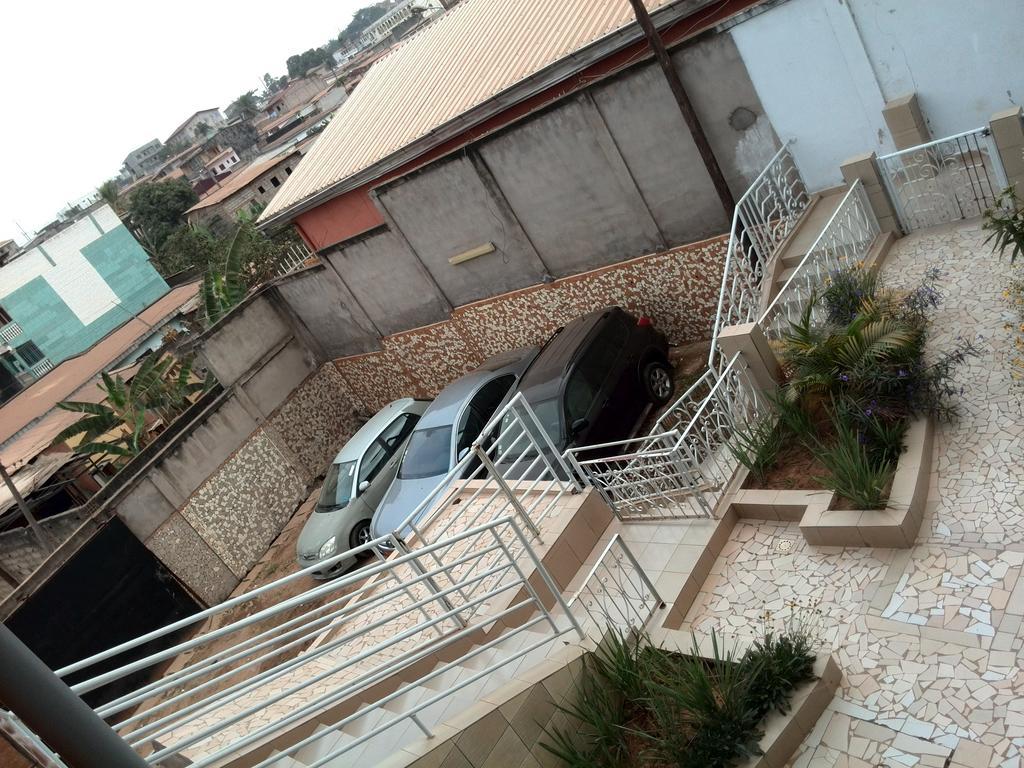 途搭利亚公寓 Yaoundé 外观 照片
