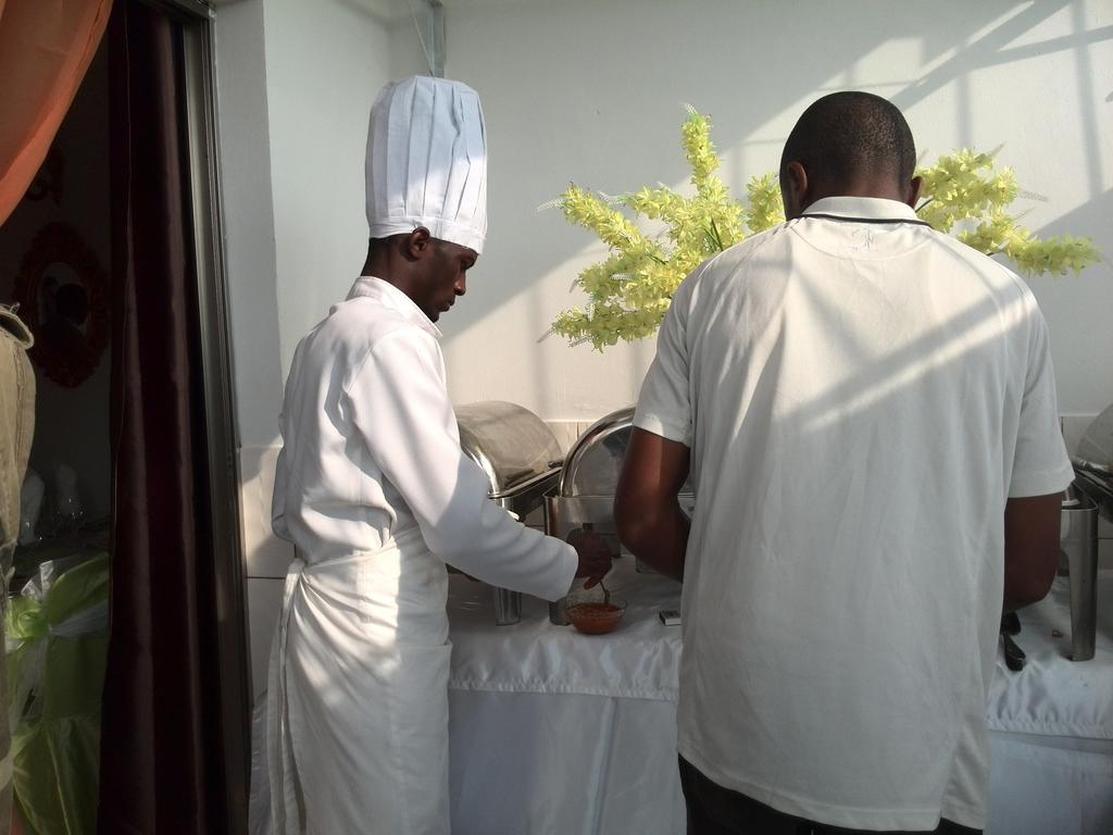 途搭利亚公寓 Yaoundé 外观 照片